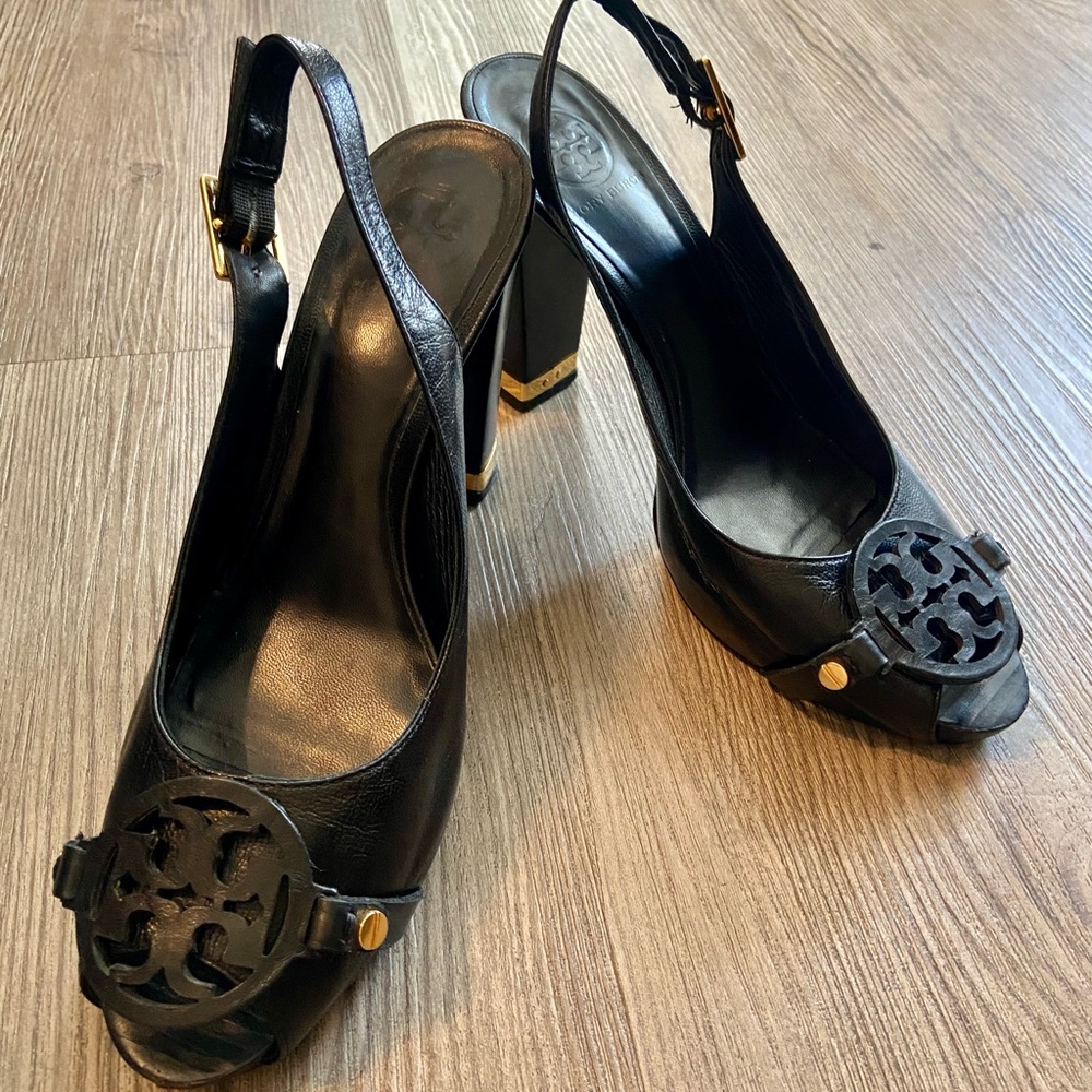 It’s used but in great condition Tory Burch Pumps